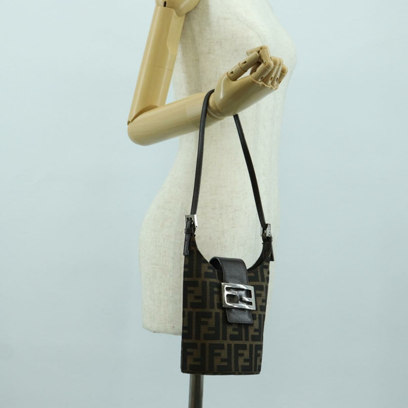 【日本直送】FENDI Zucca帆布Mamma Baguette包 黑色 銀色 棕色 正品 YKZ1596SAM-24