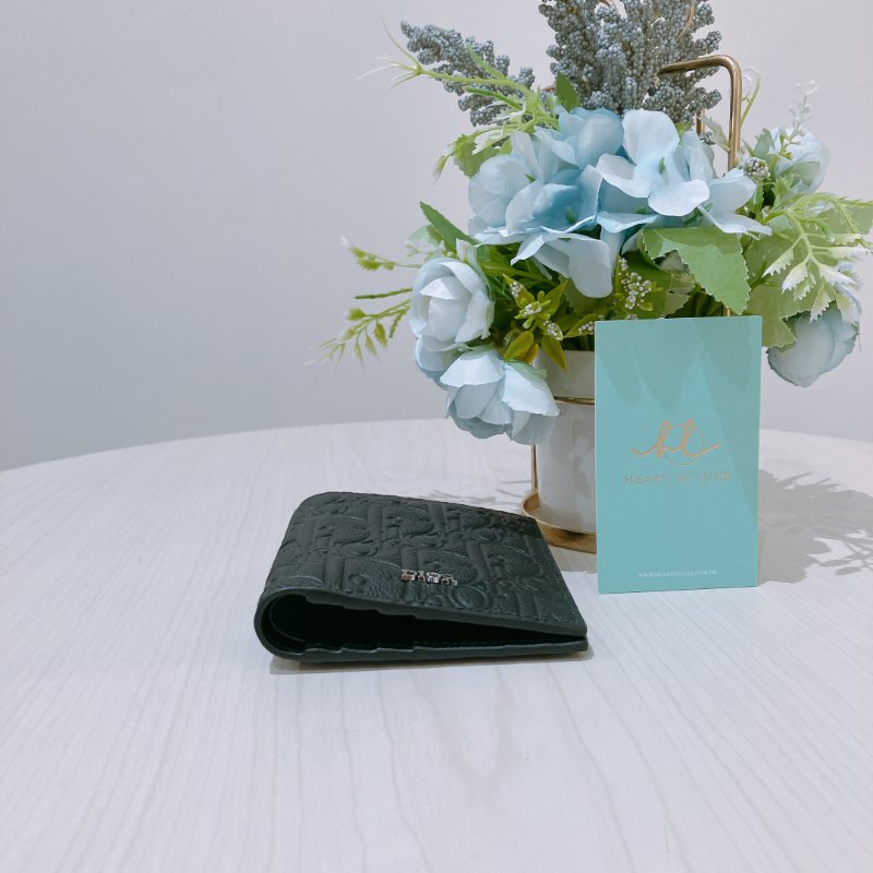 TK2028	Dior 迪奧男仕暗花紋兩摺銀包 Vertical Bifold Wallet Gravity Calfskin Black-2