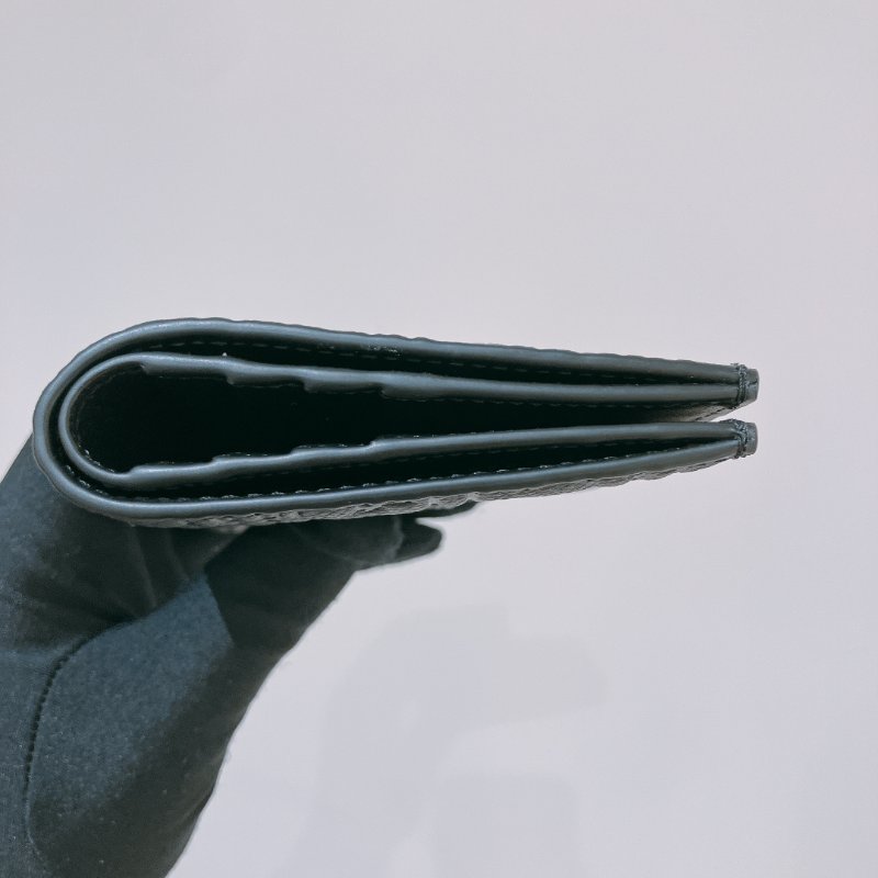 TK2028	Dior 迪奧男仕暗花紋兩摺銀包 Vertical Bifold Wallet Gravity Calfskin Black-4