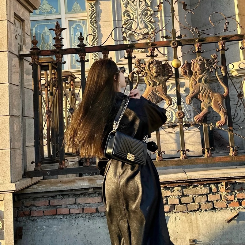 莉亞精品♡Chanel Boy25 山型紋黑淡金-1