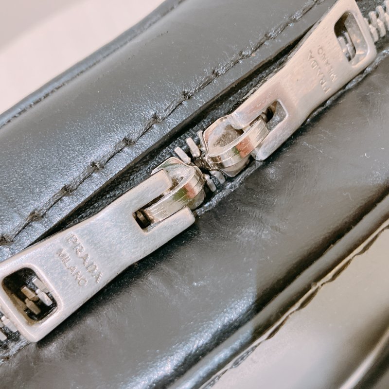 TK2018	Prada 普提拉硬皮肩帶包包 Shoulder Bag Black X Brown Calfskin-13