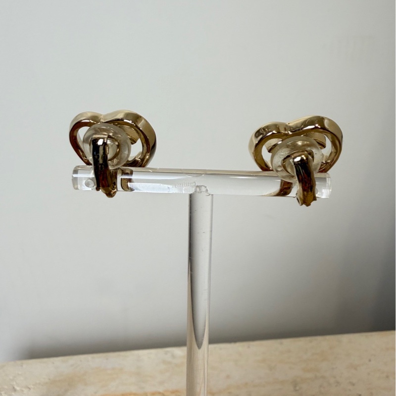 近全新CHANEL 香奈兒夾式淡金色雙C logo爆款愛心耳環耳夾-3