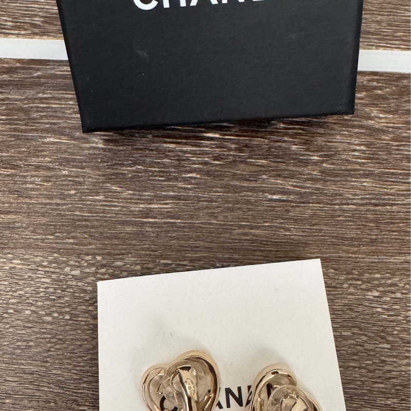 近全新CHANEL 香奈兒夾式淡金色雙C logo爆款愛心耳環耳夾-8