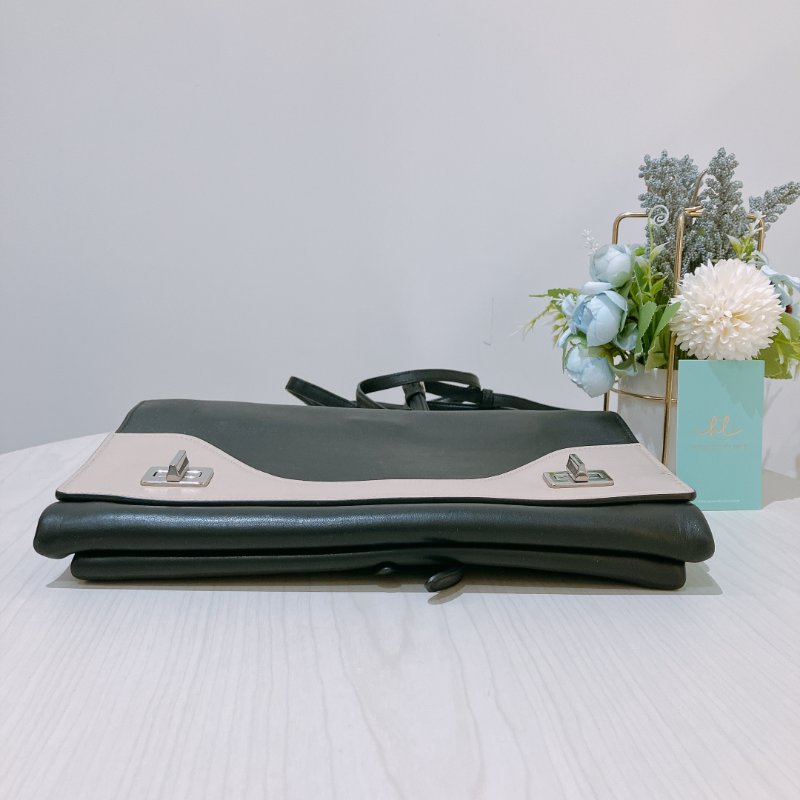 TK2019	Prada 普提拉肩帶包包 30cm Shoulder Bag Black X Nude Calfskin-2