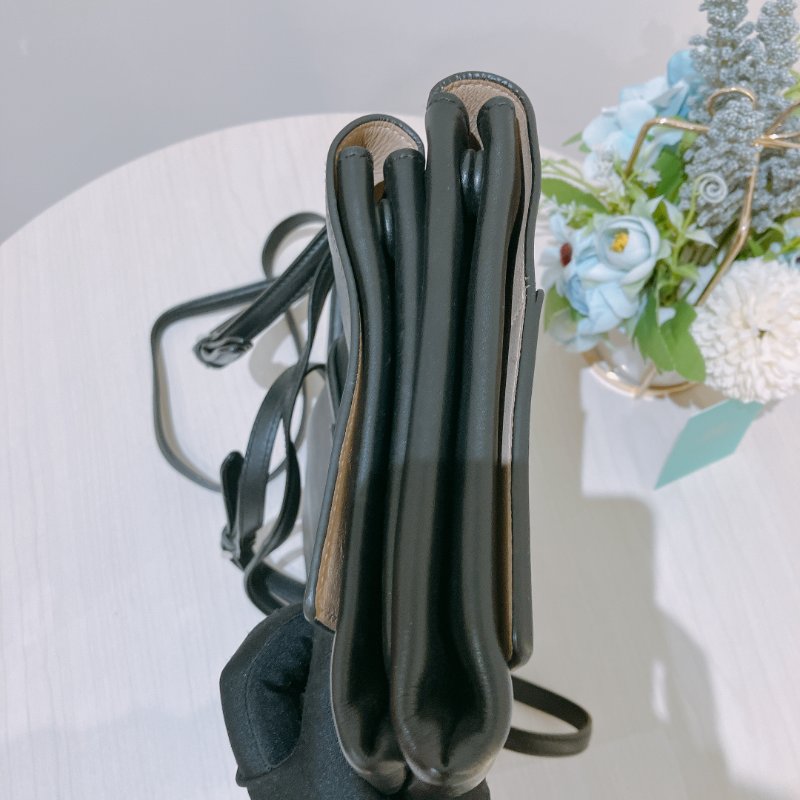 TK2019	Prada 普提拉肩帶包包 30cm Shoulder Bag Black X Nude Calfskin-4