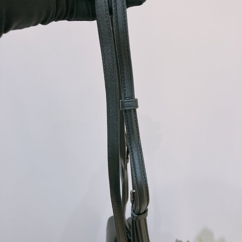 TK2019	Prada 普提拉肩帶包包 30cm Shoulder Bag Black X Nude Calfskin-11