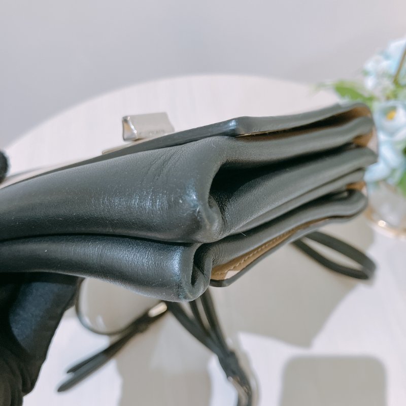 TK2019	Prada 普提拉肩帶包包 30cm Shoulder Bag Black X Nude Calfskin-14