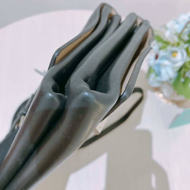 TK2019	Prada 普提拉肩帶包包 30cm Shoulder Bag Black X Nude Calfskin-15