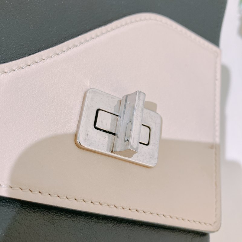 TK2019	Prada 普提拉肩帶包包 30cm Shoulder Bag Black X Nude Calfskin-18