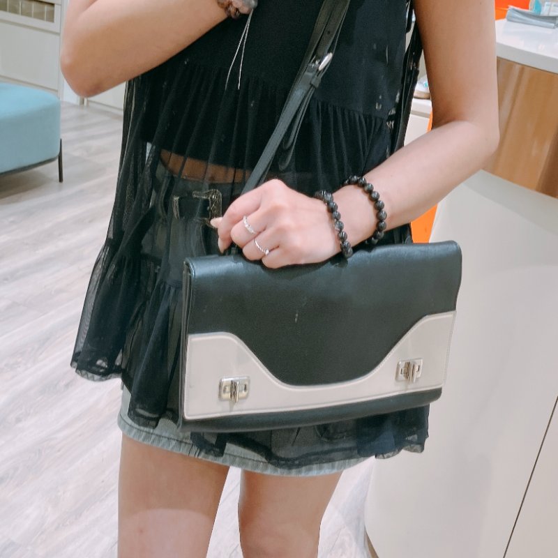 TK2019	Prada 普提拉肩帶包包 30cm Shoulder Bag Black X Nude Calfskin-14