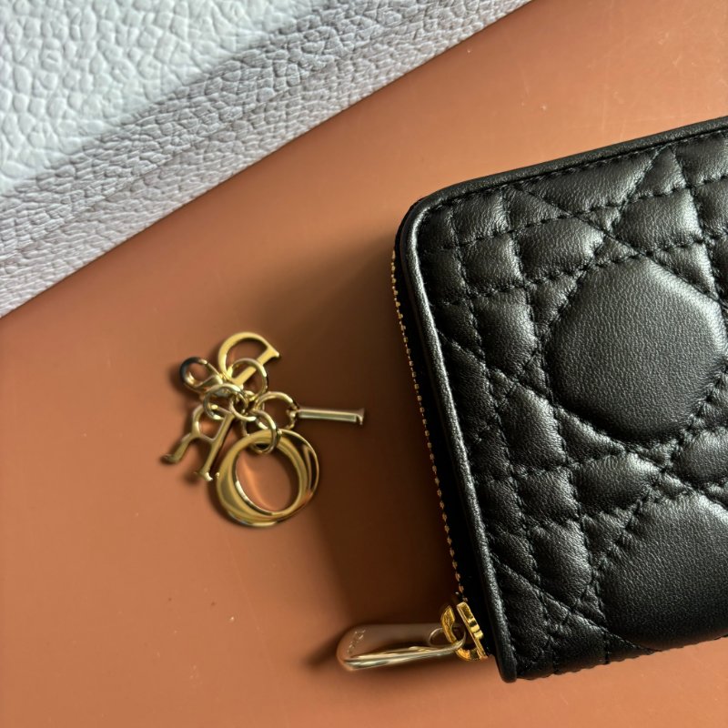 ::Christian Dior:: Lady Dior Voyageur 經典籐格紋中型拉鍊錢夾 ㄇ型拉鍊中夾-1