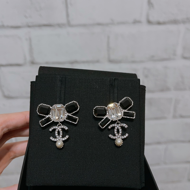 Chanel 蝴蝶結🎀方鑽珍珠耳環（針）-1