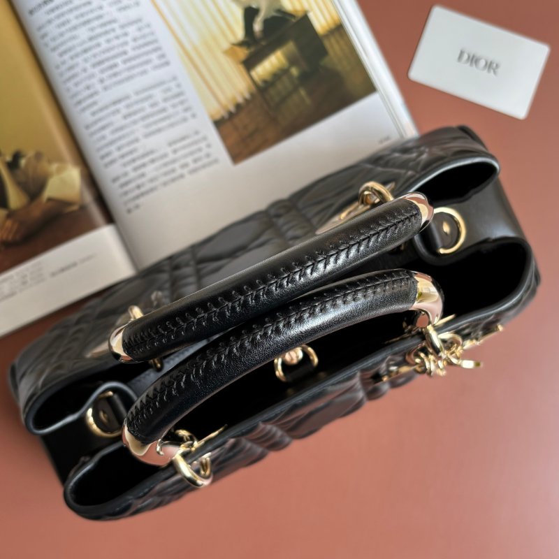 Jisoo 同款 ::Christian Dior::Lady 95.22 Lady Dior 黛妃包 黑色中型籐格紋手提包斜背包 肩背包-1