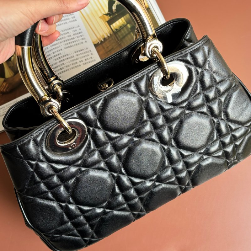 Jisoo 同款 ::Christian Dior::Lady 95.22 Lady Dior 黛妃包 黑色中型籐格紋手提包斜背包 肩背包-2