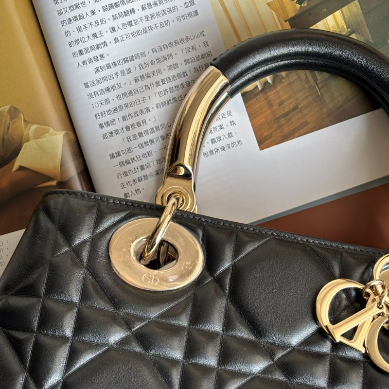 Jisoo 同款 ::Christian Dior::Lady 95.22 Lady Dior 黛妃包 黑色中型籐格紋手提包斜背包 肩背包-4