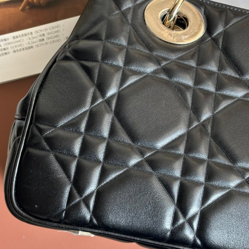 Jisoo 同款 ::Christian Dior::Lady 95.22 Lady Dior 黛妃包 黑色中型籐格紋手提包斜背包 肩背包-5