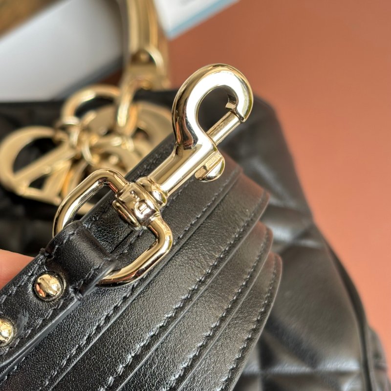 Jisoo 同款 ::Christian Dior::Lady 95.22 Lady Dior 黛妃包 黑色中型籐格紋手提包斜背包 肩背包-8