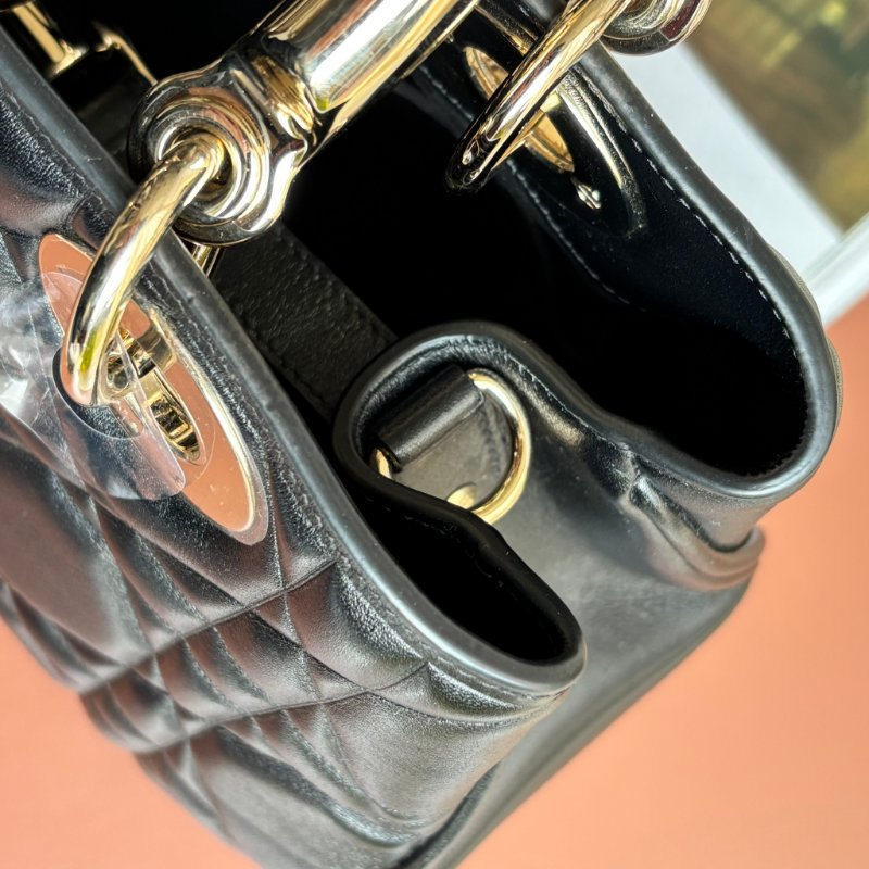 Jisoo 同款 ::Christian Dior::Lady 95.22 Lady Dior 黛妃包 黑色中型籐格紋手提包斜背包 肩背包-10