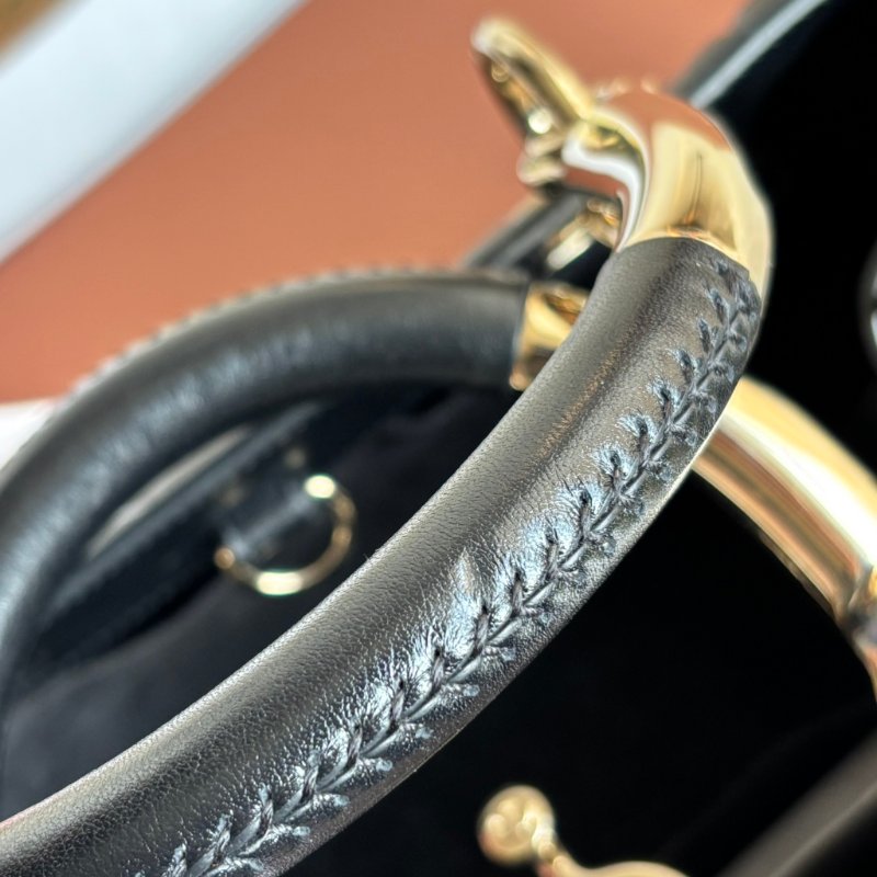 Jisoo 同款 ::Christian Dior::Lady 95.22 Lady Dior 黛妃包 黑色中型籐格紋手提包斜背包 肩背包-23