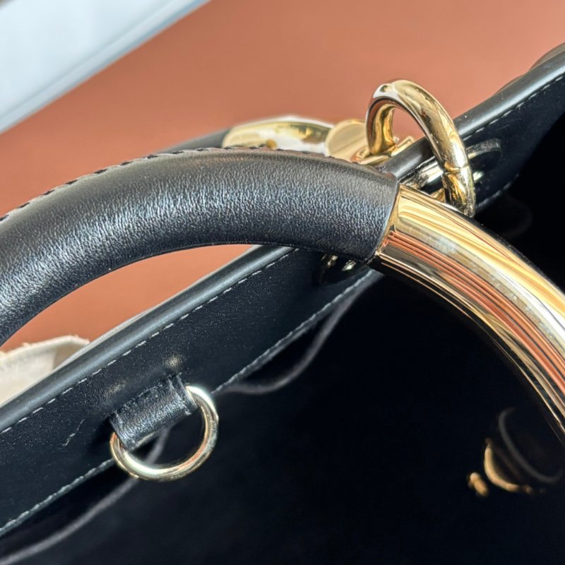 Jisoo 同款 ::Christian Dior::Lady 95.22 Lady Dior 黛妃包 黑色中型籐格紋手提包斜背包 肩背包-25