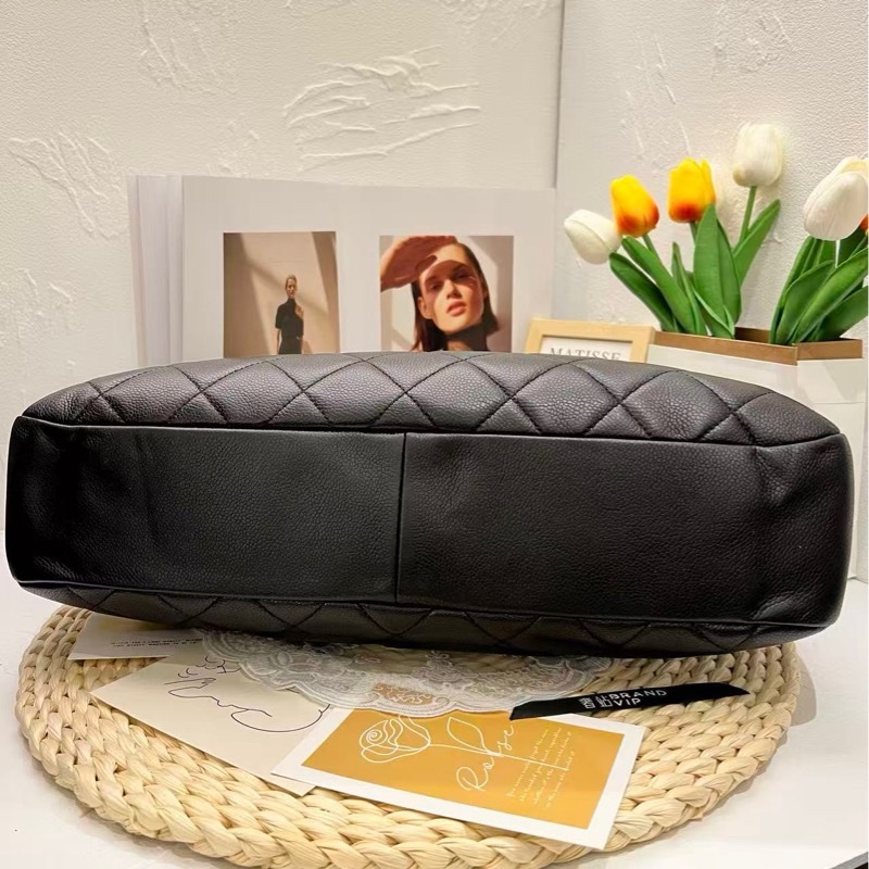 Chanel Caviar Leather Tote-8