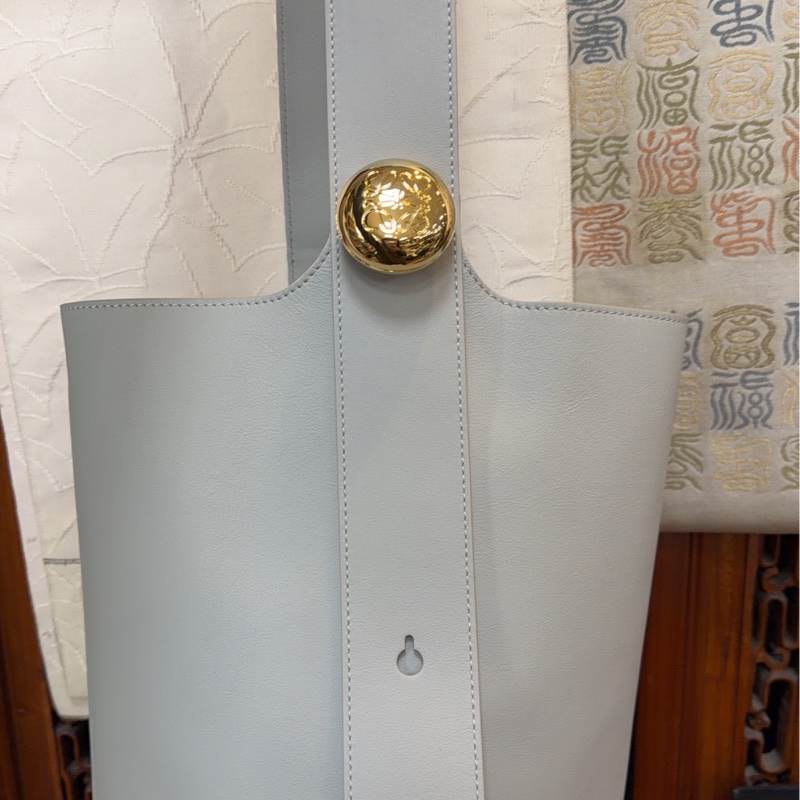 Loewe pebble medium 灰藍-0