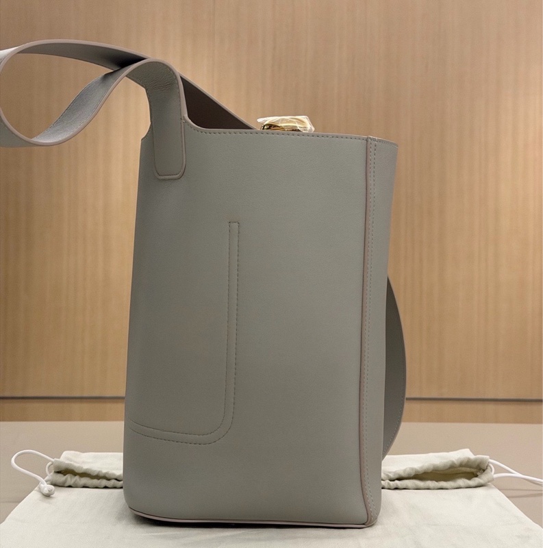 Loewe pebble medium 灰藍-2