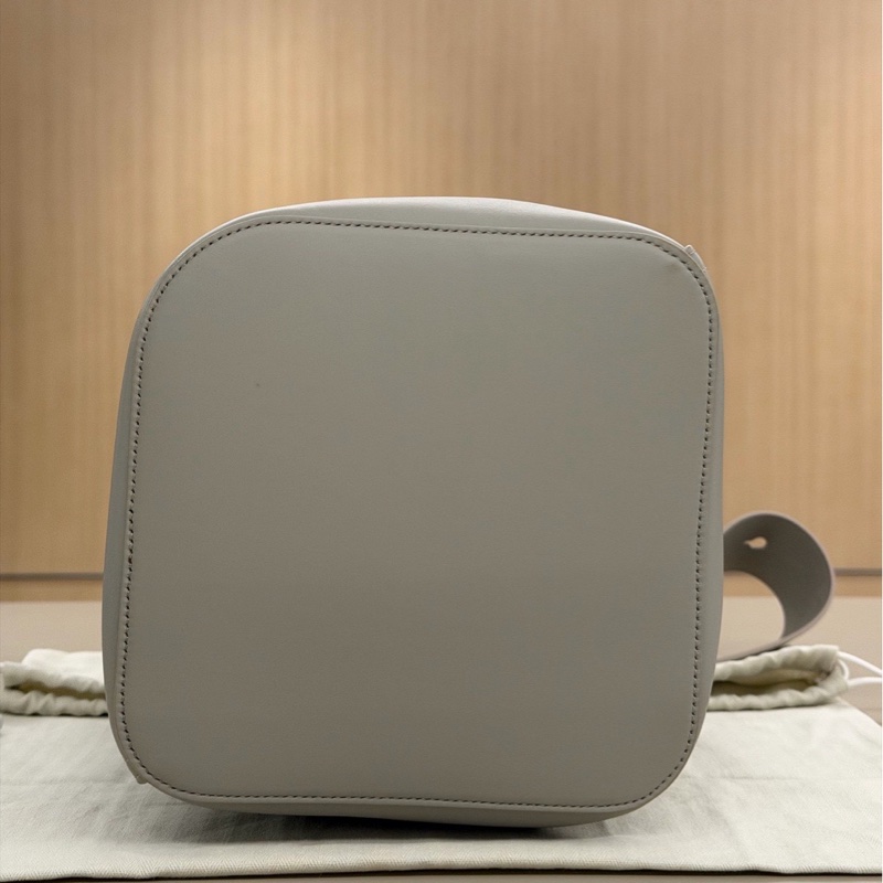 Loewe pebble medium 灰藍-3