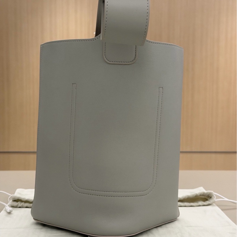 Loewe pebble medium 灰藍-4