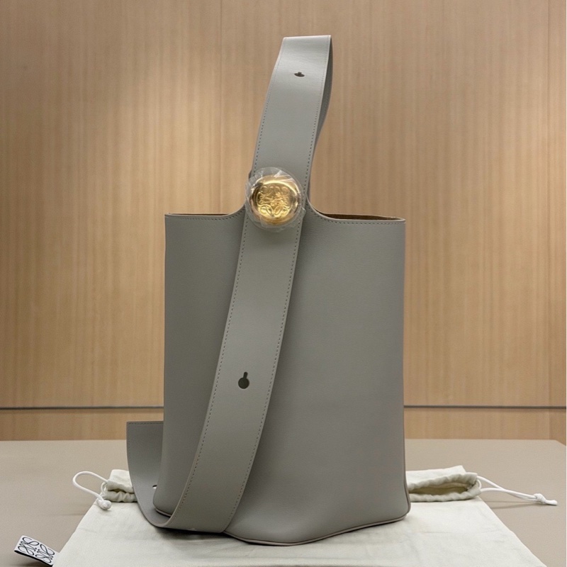 Loewe pebble medium 灰藍-5