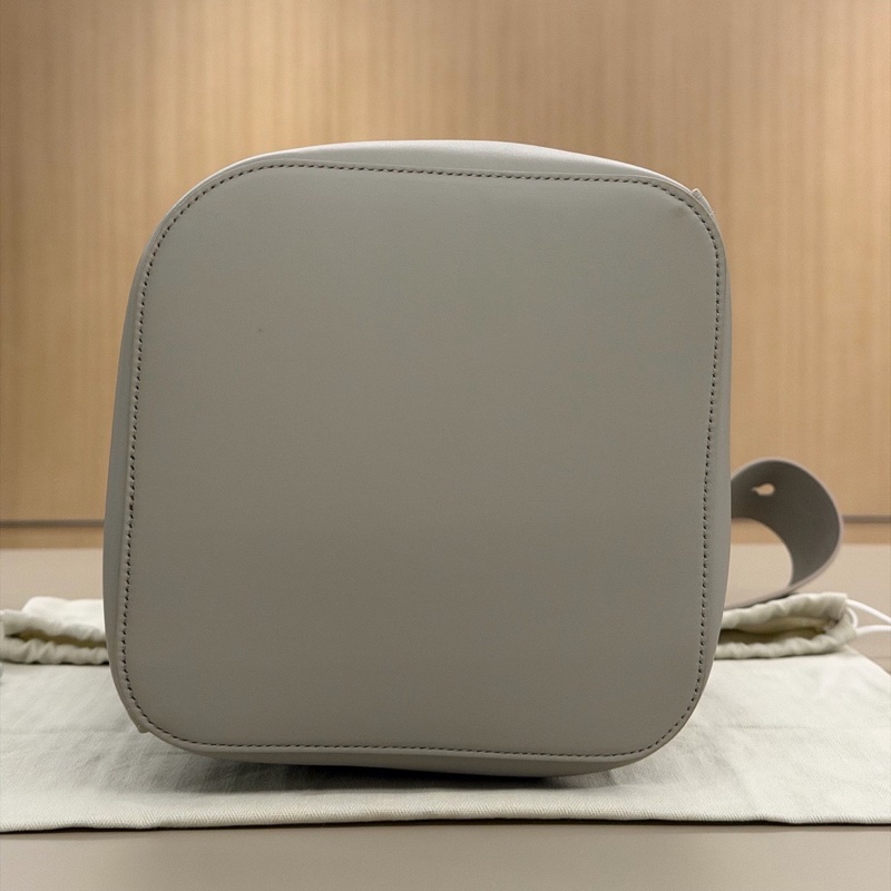 Loewe pebble medium 灰藍-7