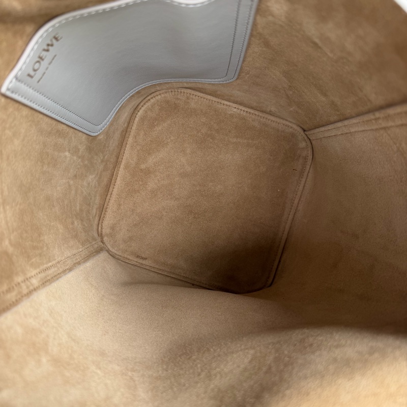 Loewe pebble medium 灰藍中號牛皮肩背包-11