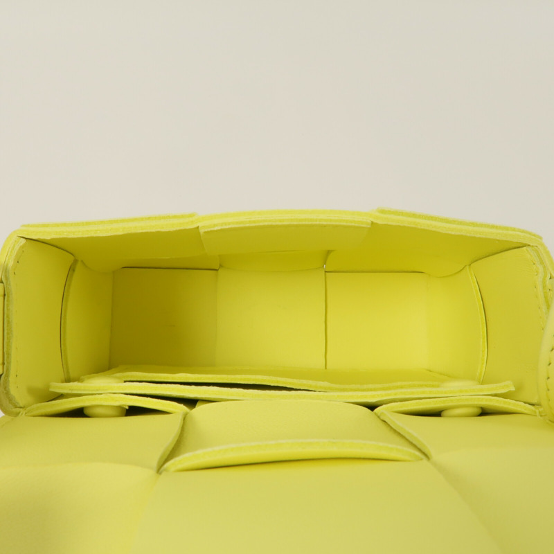 BOTTEGA VENETA 羊皮皮革Mini Cassette Bel肩背袋-4