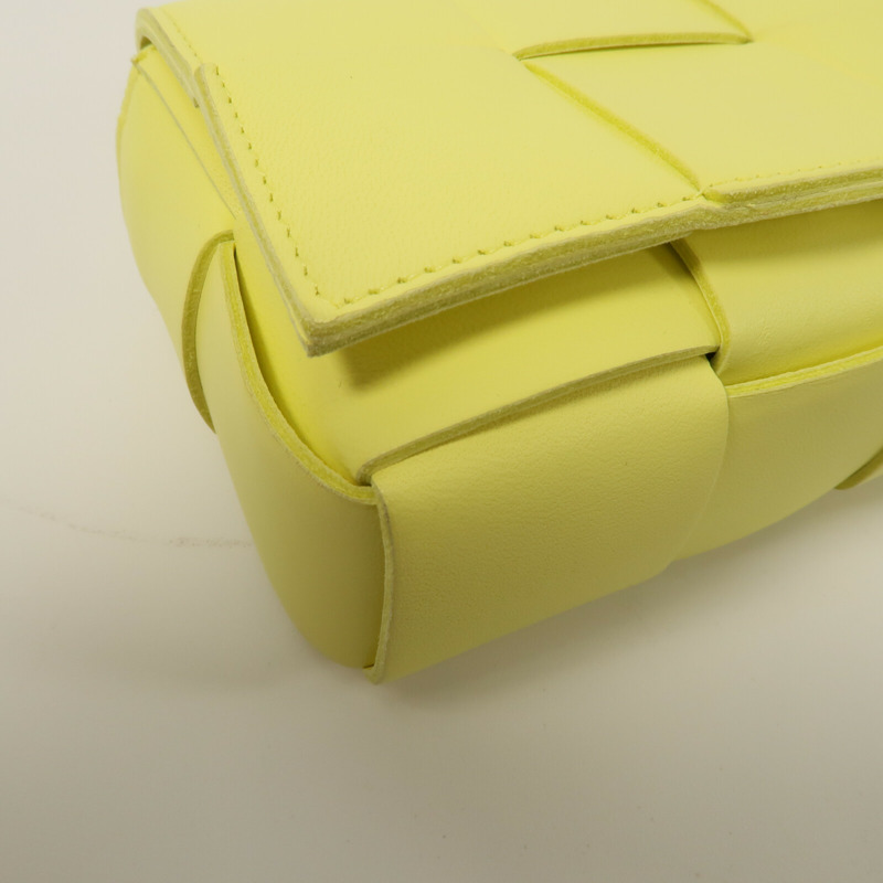 BOTTEGA VENETA 羊皮皮革Mini Cassette Bel肩背袋-8