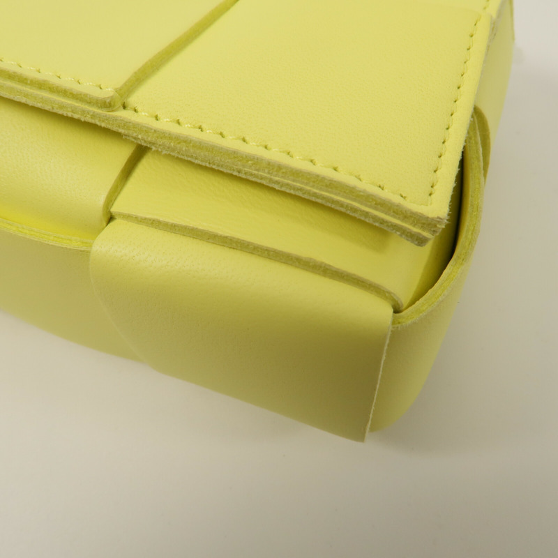 BOTTEGA VENETA 羊皮皮革Mini Cassette Bel肩背袋-9