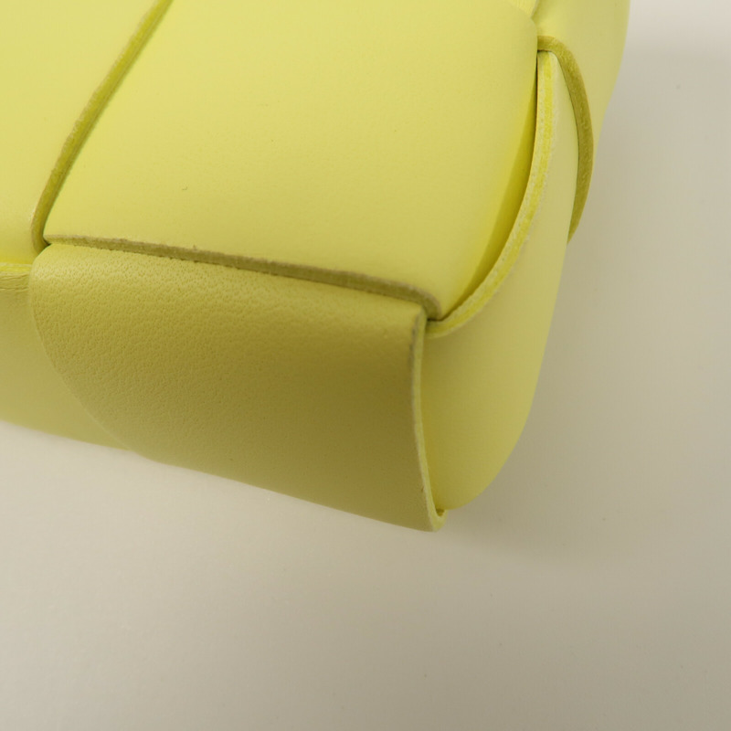 BOTTEGA VENETA 羊皮皮革Mini Cassette Bel肩背袋-10