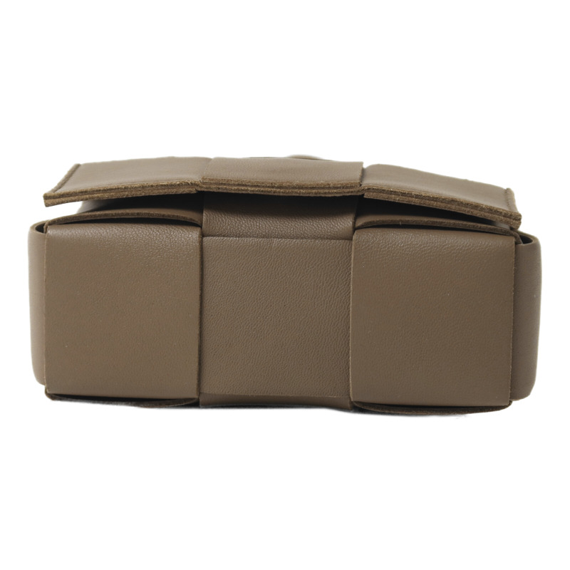 BOTTEGA VENETA 羊皮皮革Candy Cassette肩背袋-3