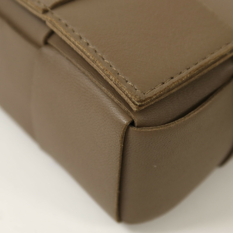 BOTTEGA VENETA 羊皮皮革Candy Cassette肩背袋-10