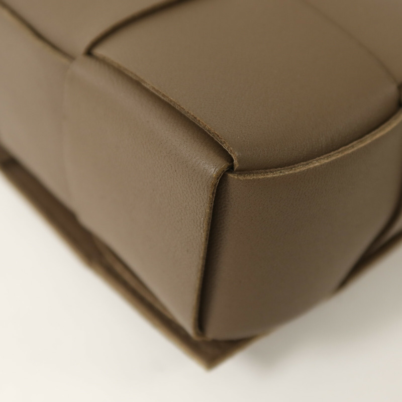 BOTTEGA VENETA 羊皮皮革Candy Cassette肩背袋-12