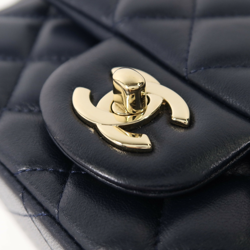 CHANEL 羊皮皮革Mini Classic 17鏈帶肩背袋-10