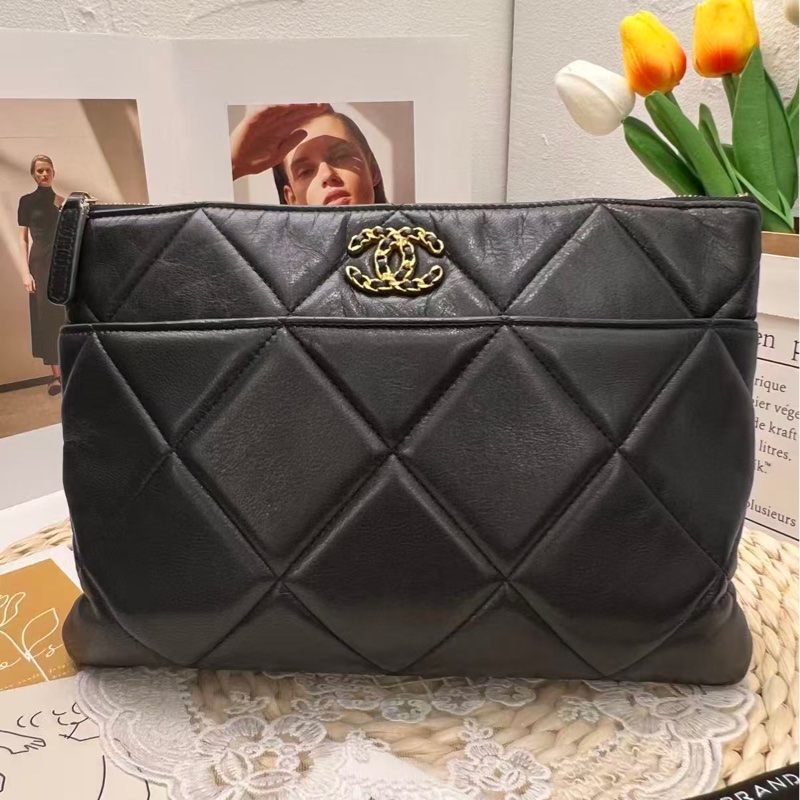 Chanel 19 菱格小羊皮手拿包-6