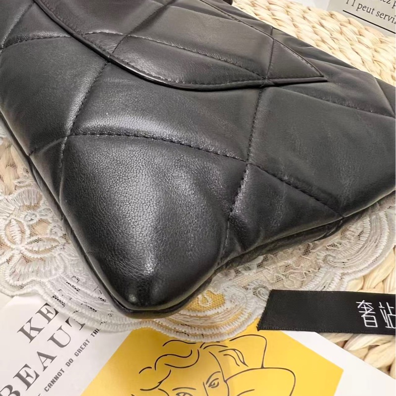 Chanel 19 菱格小羊皮手拿包-9