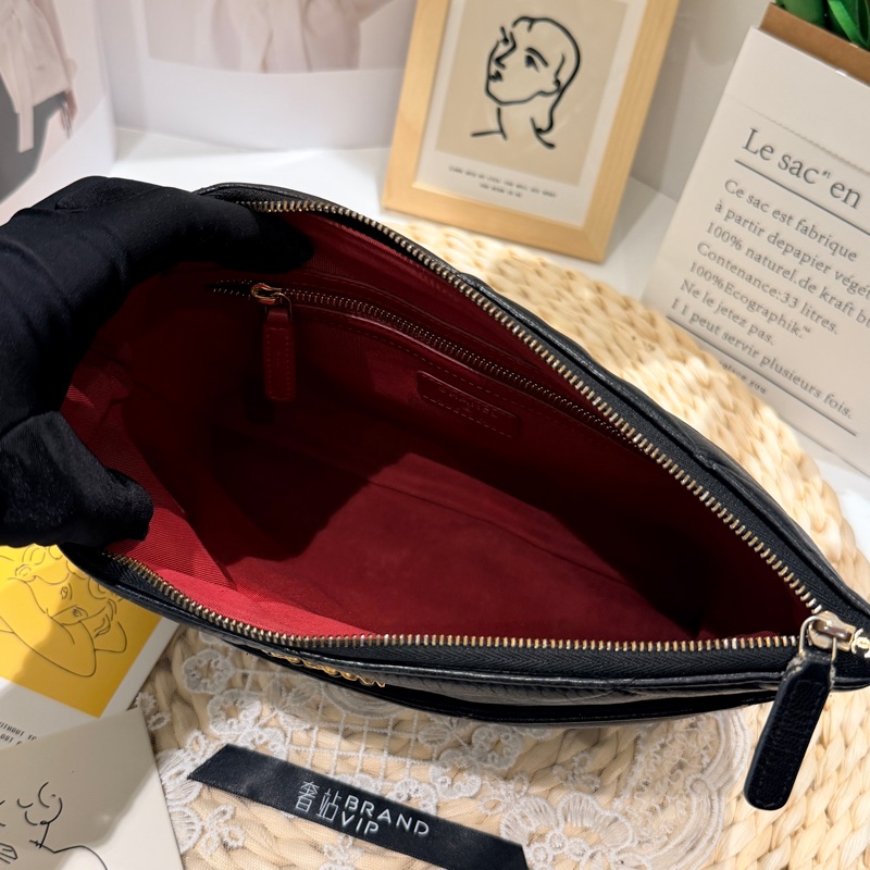 Chanel 19 菱格小羊皮手拿包-16