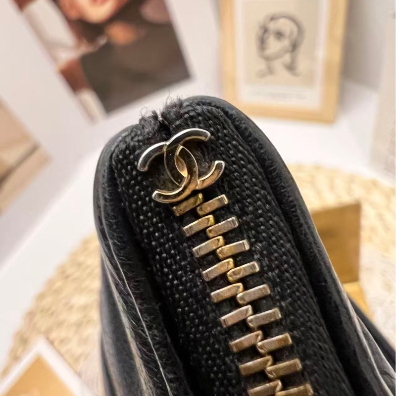 Chanel 19 菱格小羊皮手拿包-18