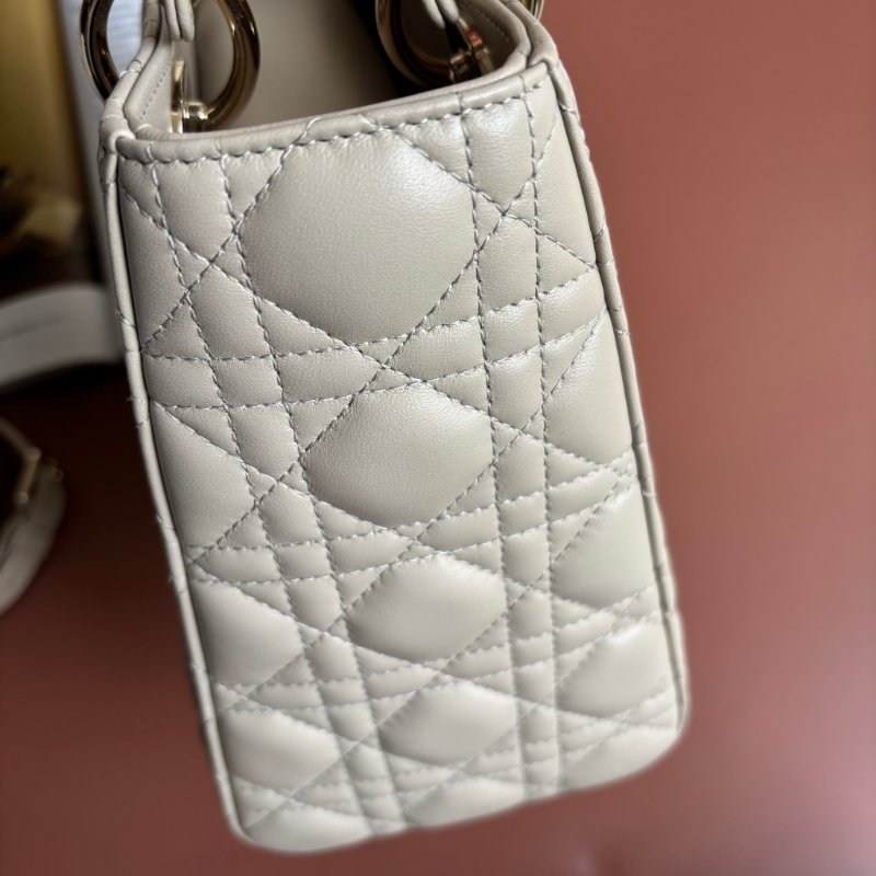 ::Christian Dior:: Lady Dior 淺駝米色 Cannage 5x5籐格紋羊皮黛妃包 手提包 斜背包-18