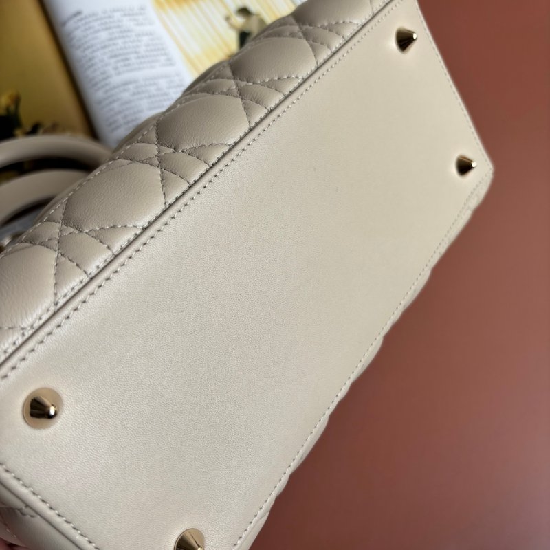 ::Christian Dior:: Lady Dior 淺駝米色 Cannage 5x5籐格紋羊皮黛妃包 手提包 斜背包-20