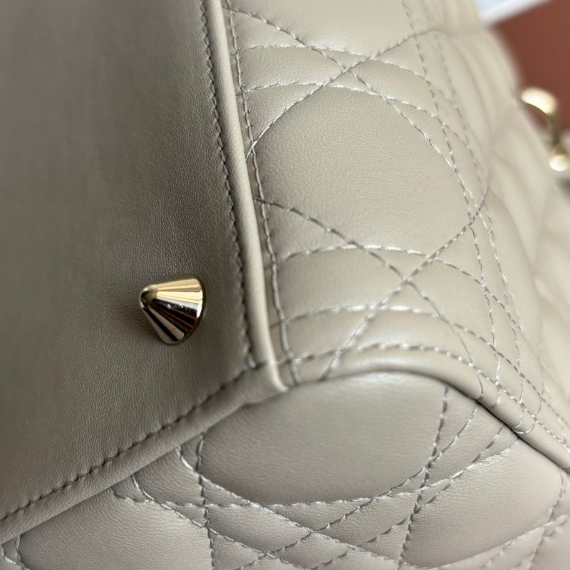 ::Christian Dior:: Lady Dior 淺駝米色 Cannage 5x5籐格紋羊皮黛妃包 手提包 斜背包-23