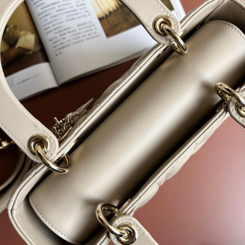 ::Christian Dior:: Lady Dior 淺駝米色 Cannage 5x5籐格紋羊皮黛妃包 手提包 斜背包-25