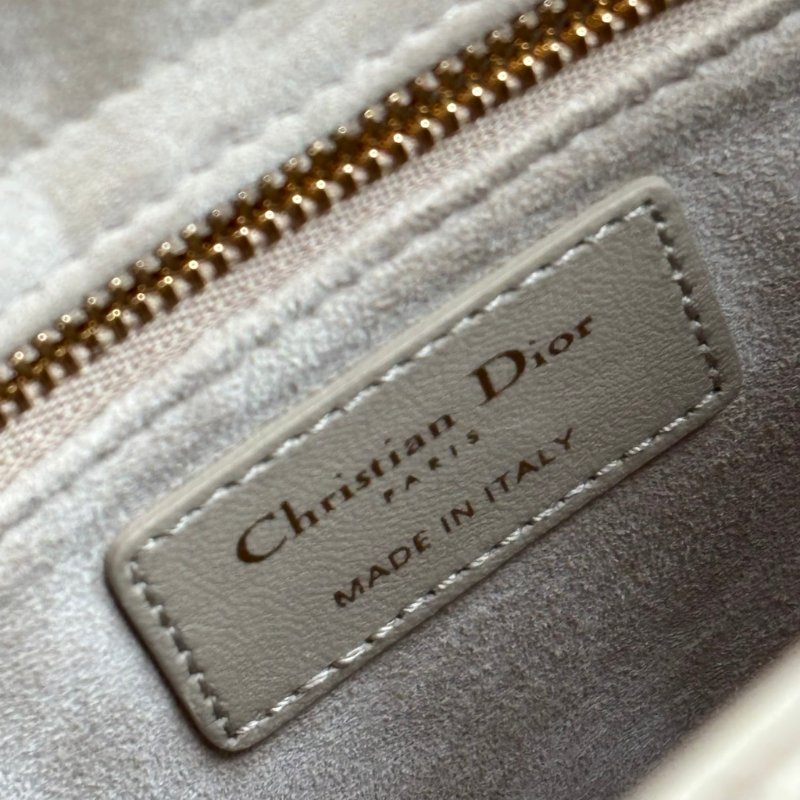 ::Christian Dior:: Lady Dior 淺駝米色 Cannage 5x5籐格紋羊皮黛妃包 手提包 斜背包-31