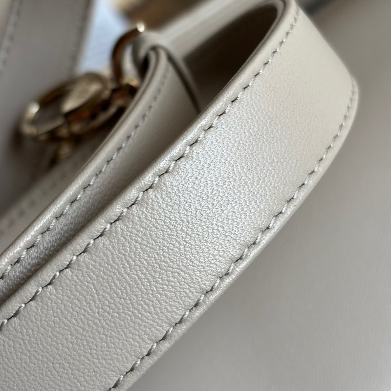 ::Christian Dior:: Lady Dior 淺駝米色 Cannage 5x5籐格紋羊皮黛妃包 手提包 斜背包-33